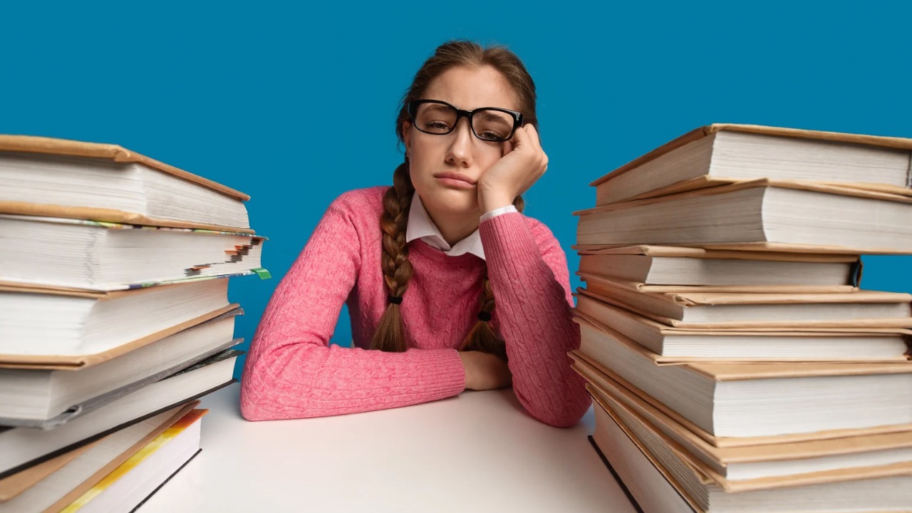 کم خوابی و تاثیر آن روی پف و تیرگی دورچشم